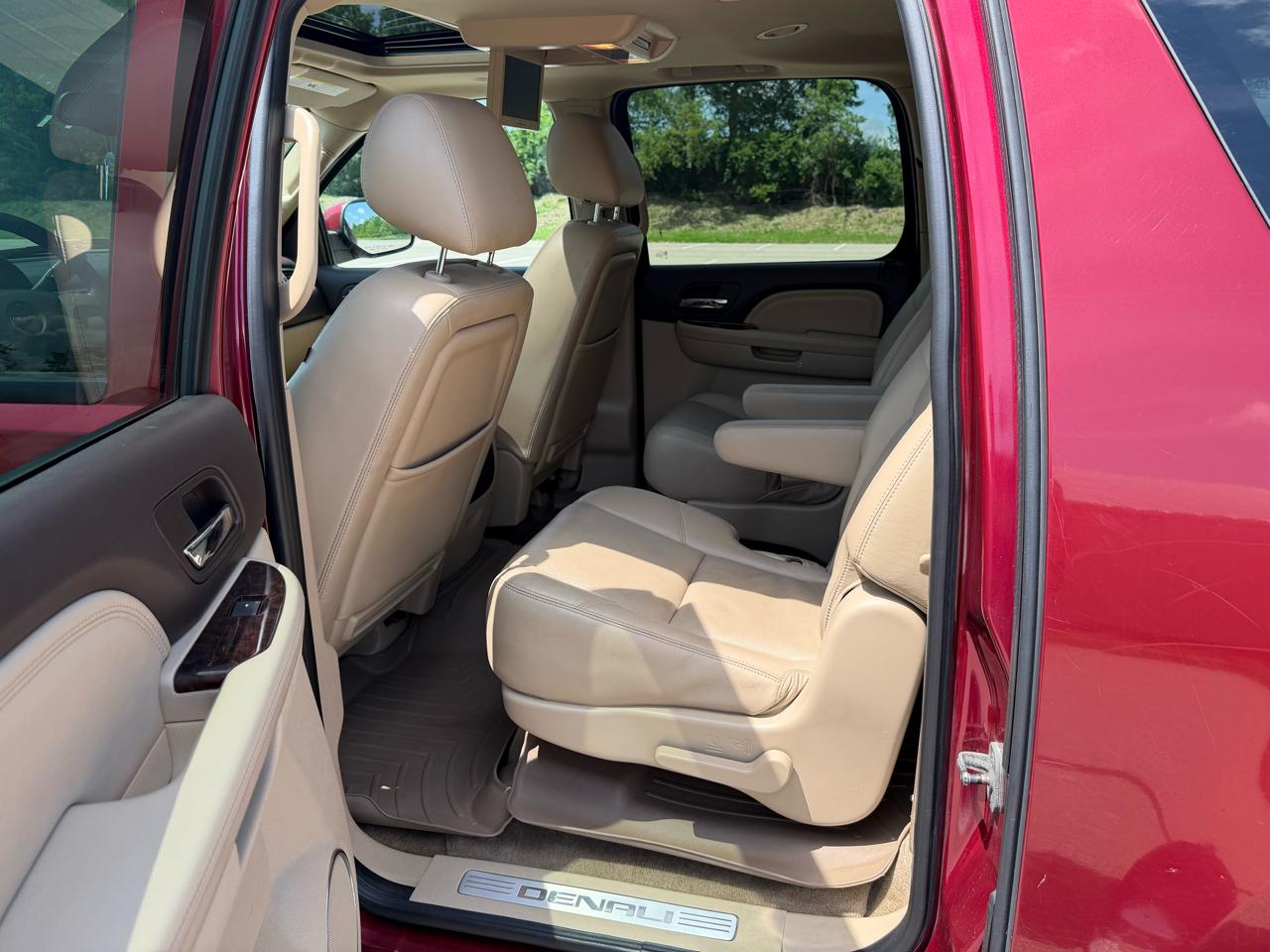 GMC Yukon Denali XL 4WD 2011