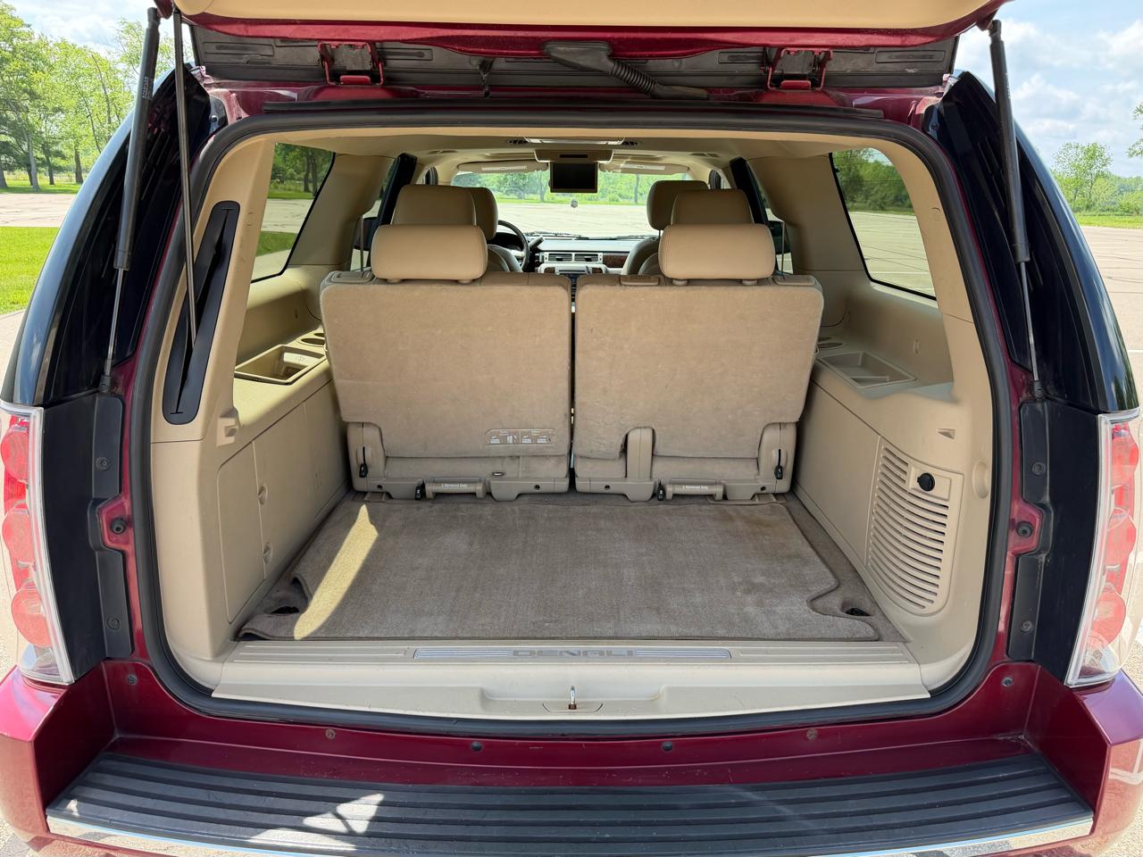 GMC Yukon Denali XL 4WD 2011