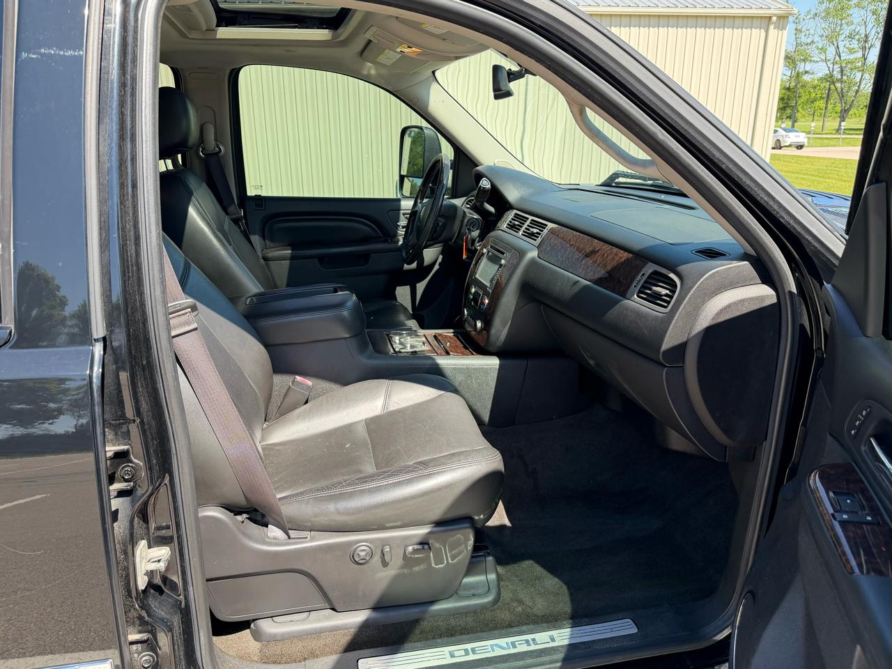 GMC Sierra 2500HD Denali Crew Cab 4WD 2013