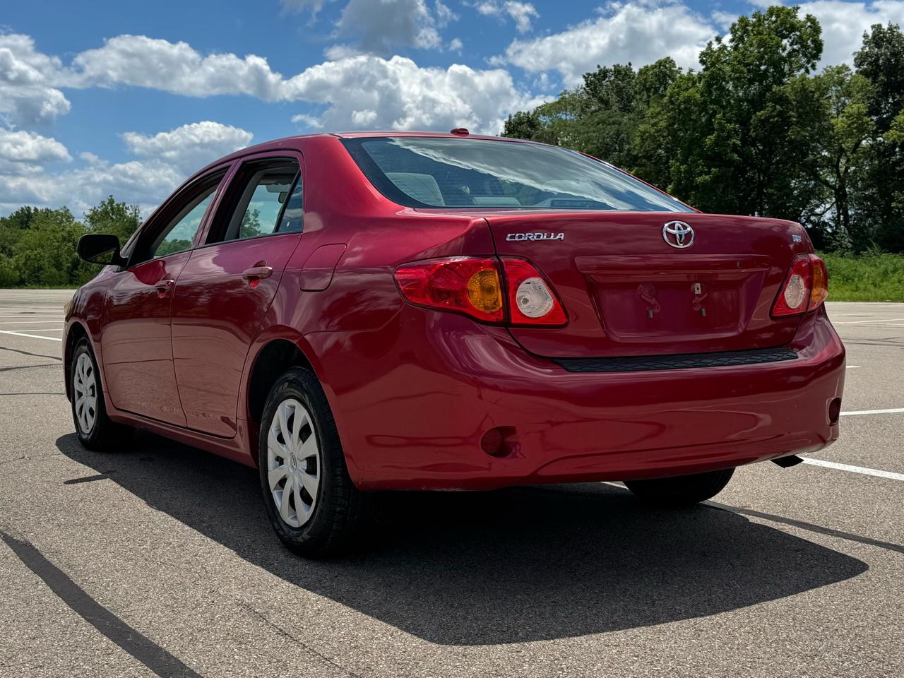 Toyota Corolla Base 5-Speed MT 2010