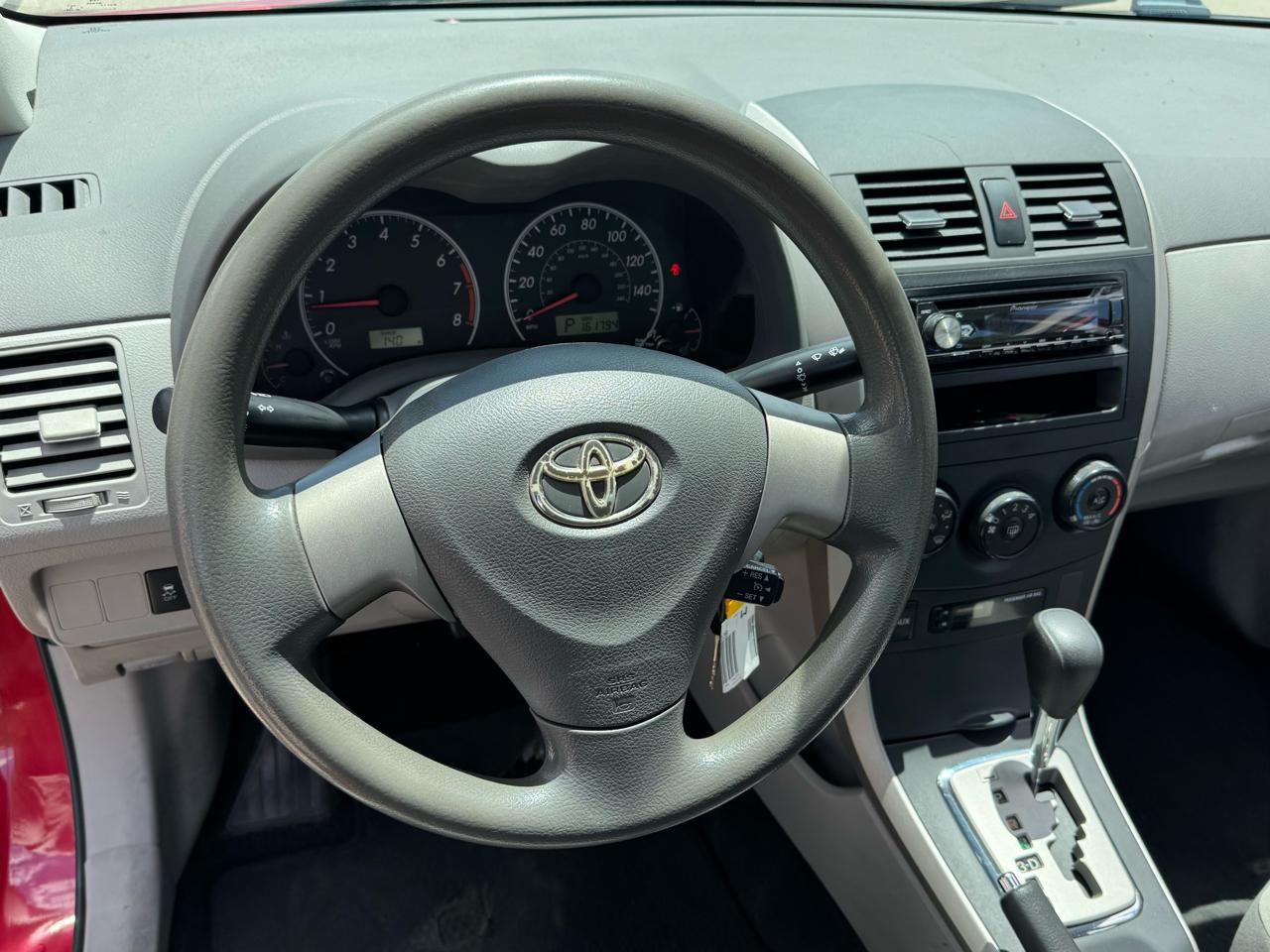 Toyota Corolla Base 5-Speed MT 2010