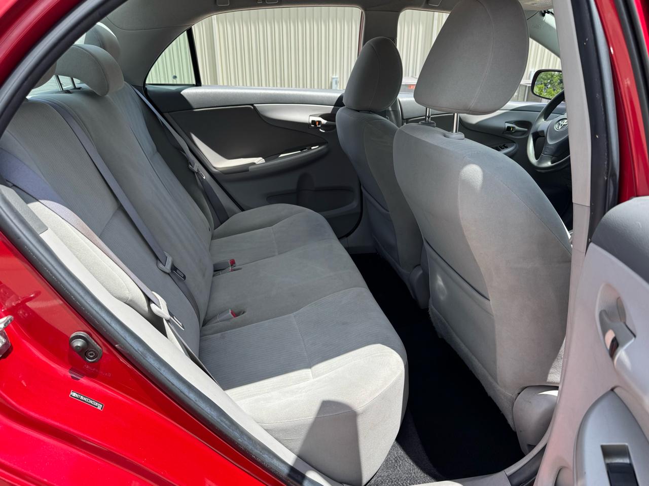 Toyota Corolla Base 5-Speed MT 2010