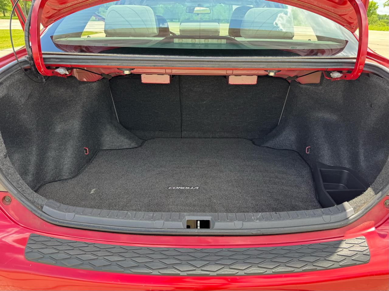 Toyota Corolla Base 5-Speed MT 2010