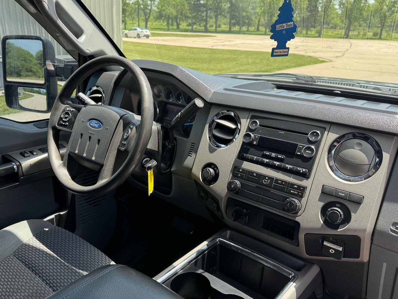 Ford F-350 SD XLT Crew Cab Long Bed DRW 4WD 2016