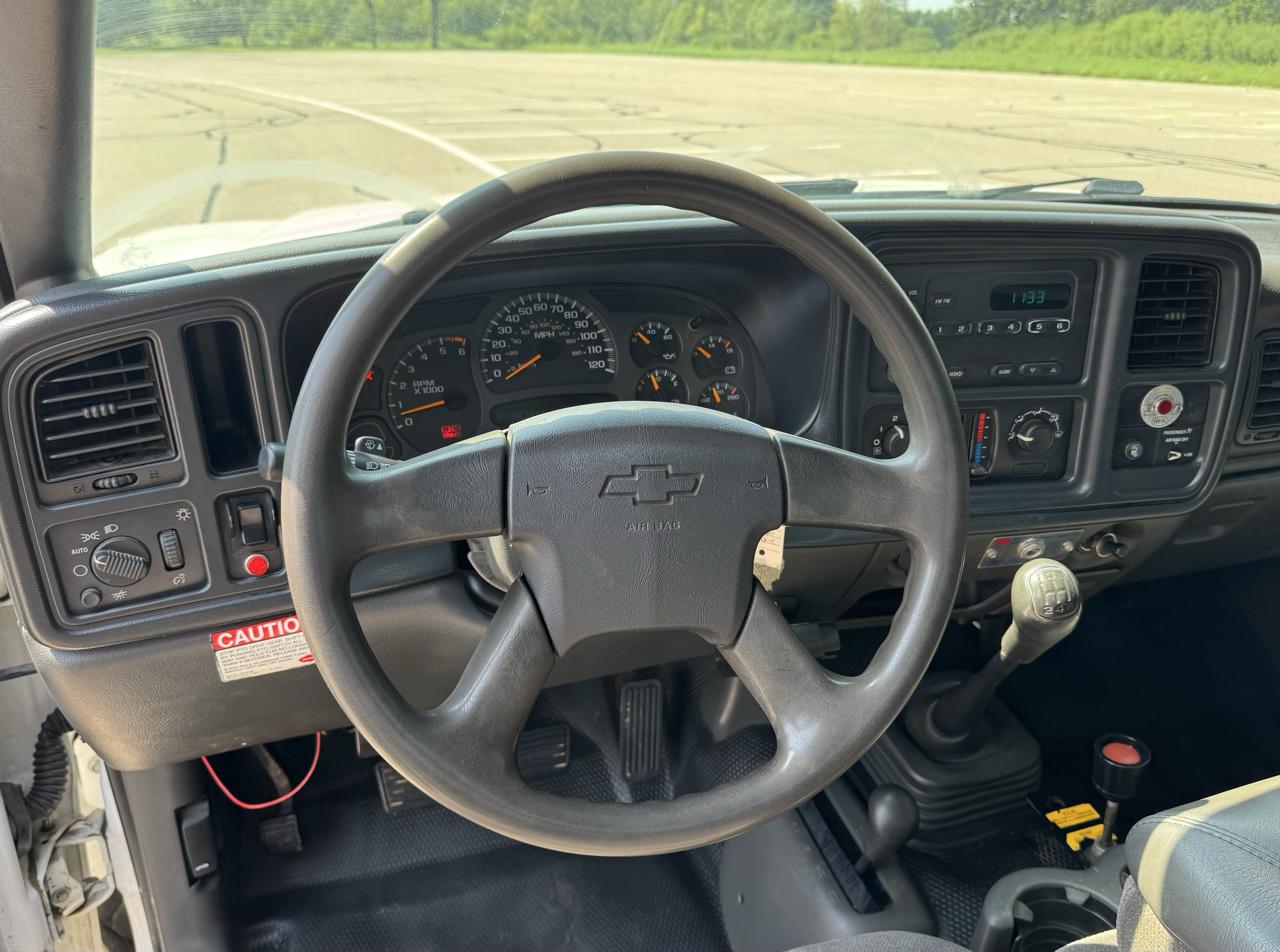 Chevrolet Silverado 3500 Work Truck 4WD 2004