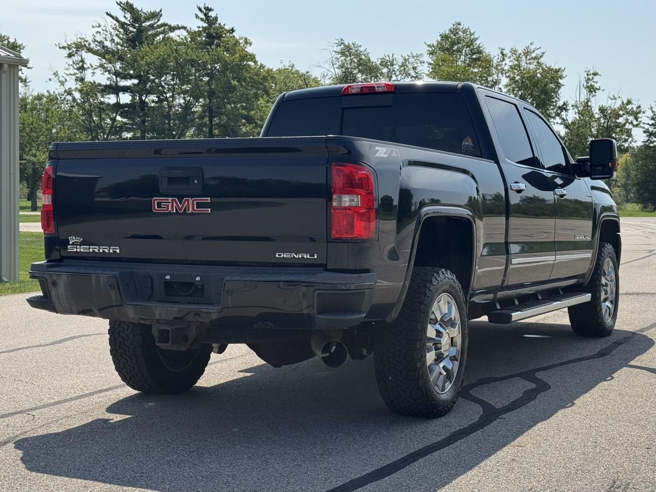 GMC Sierra 2500HD Denali Crew Cab 4WD 2015