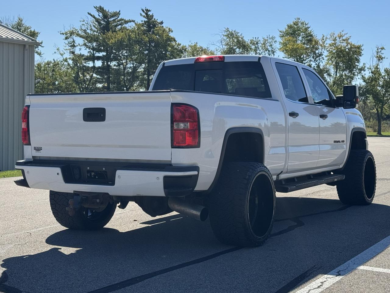 GMC Sierra 2500HD Denali Crew Cab 4WD 2017