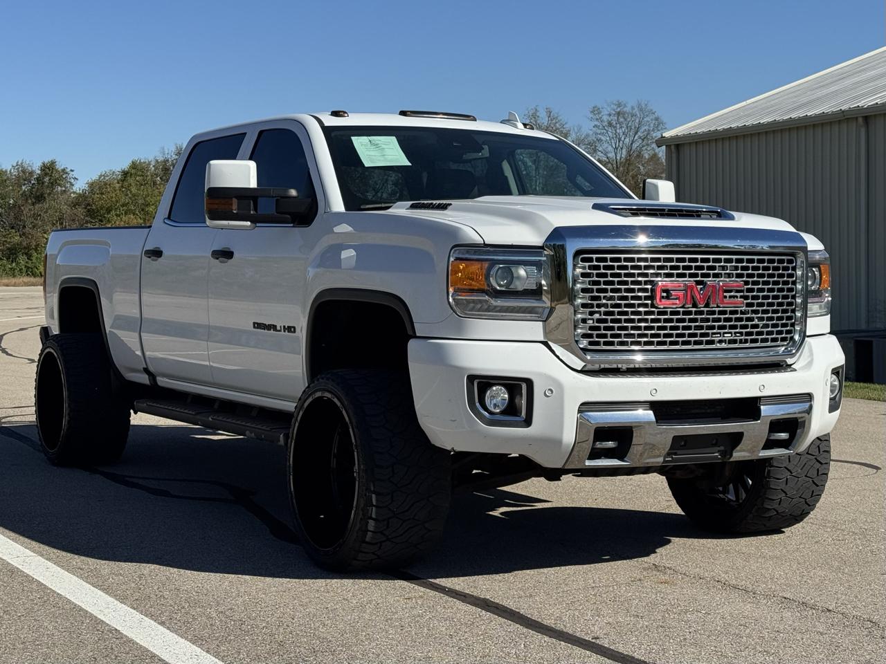 GMC Sierra 2500HD Denali Crew Cab 4WD 2017