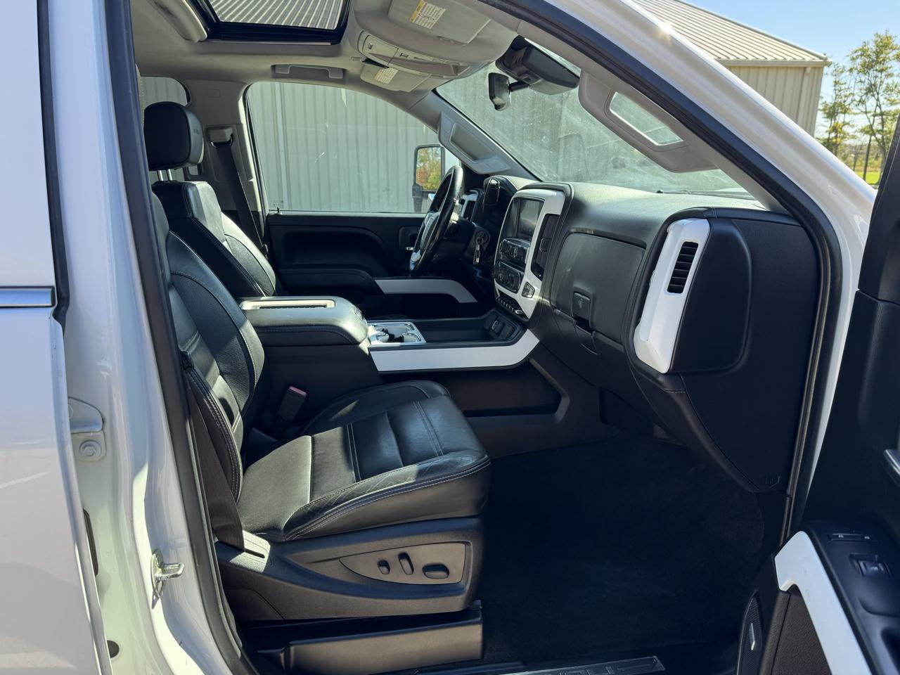 GMC Sierra 2500HD Denali Crew Cab 4WD 2017