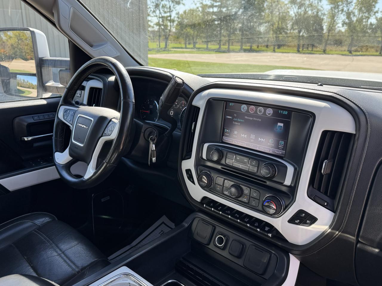 GMC Sierra 2500HD Denali Crew Cab 4WD 2017
