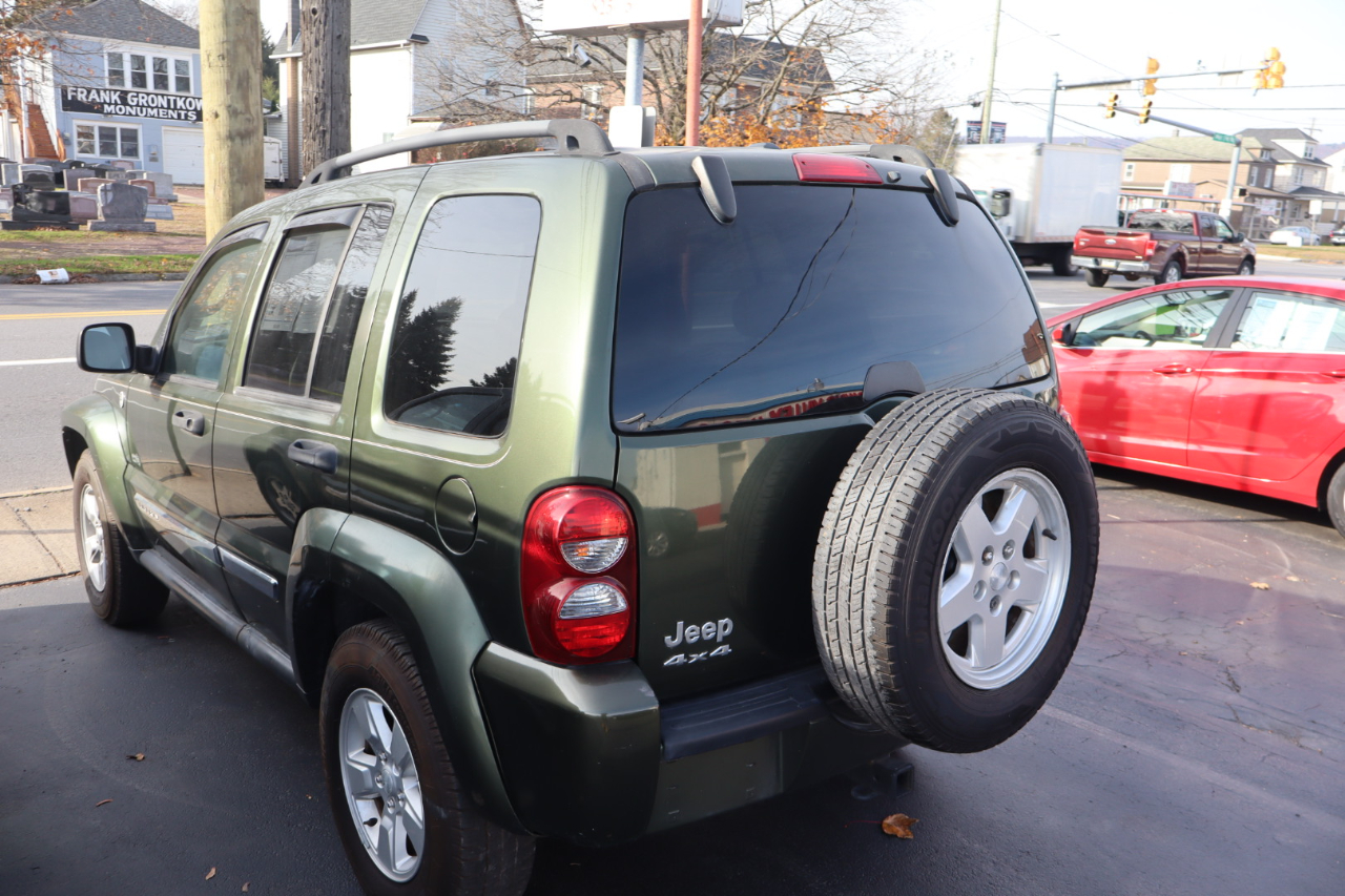 2006 Jeep Liberty Sport photo 3