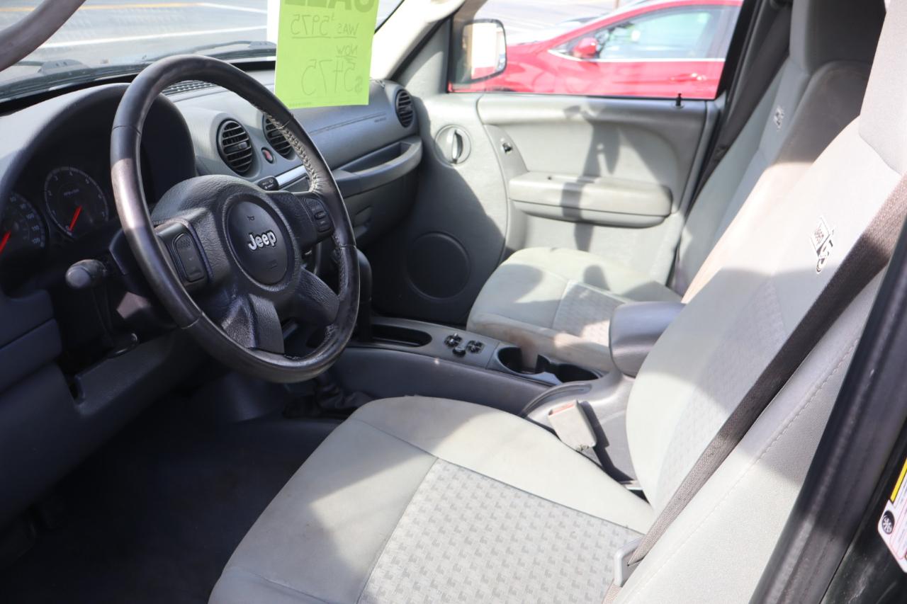 2006 Jeep Liberty Sport photo 4