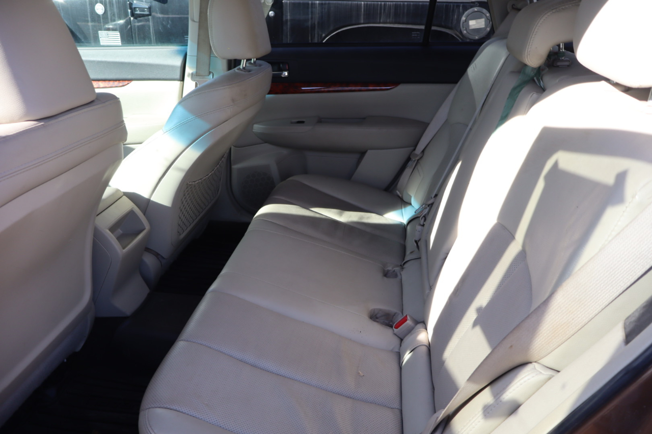 Subaru Outback 2.5i Limited 2012