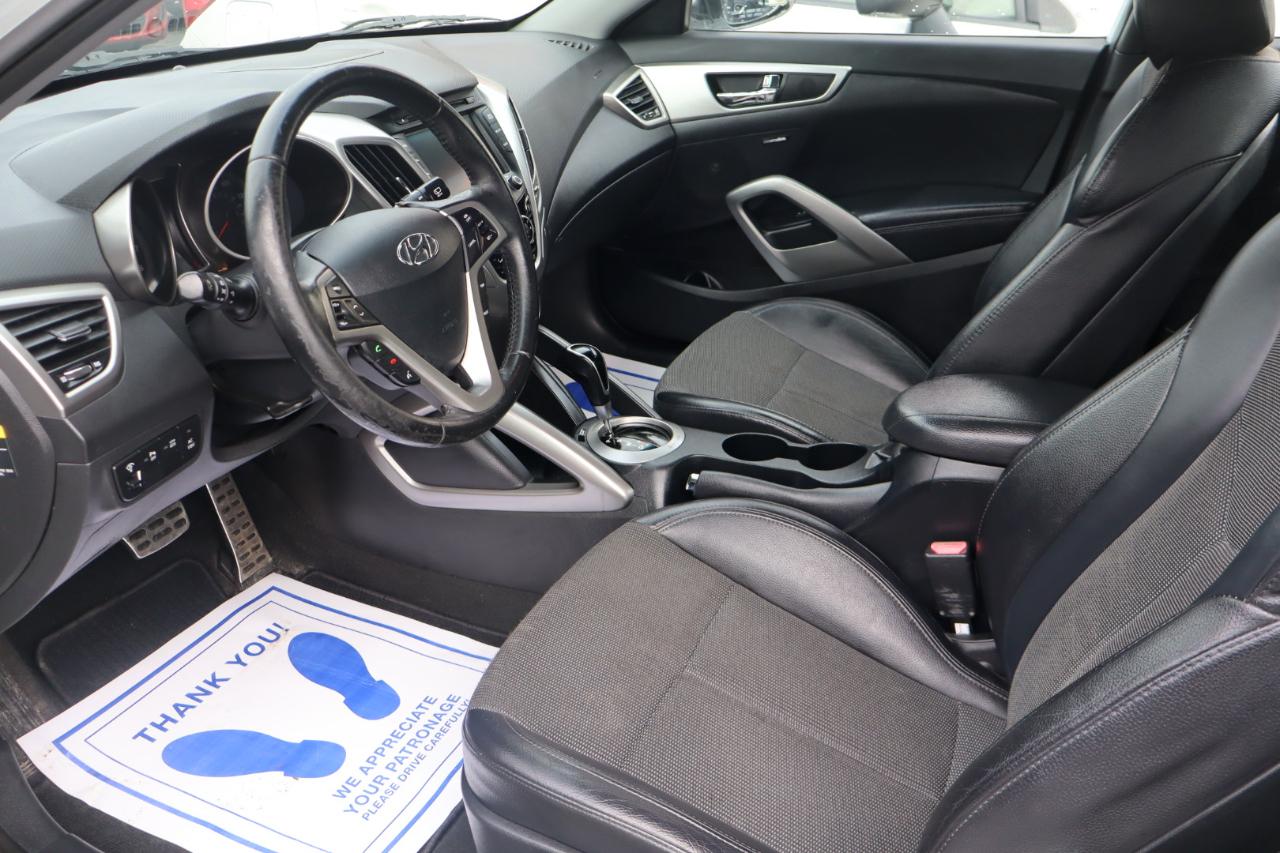 Hyundai Veloster Base 2013