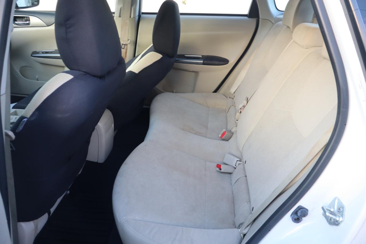 Subaru Impreza 2.5i 5-door 2011