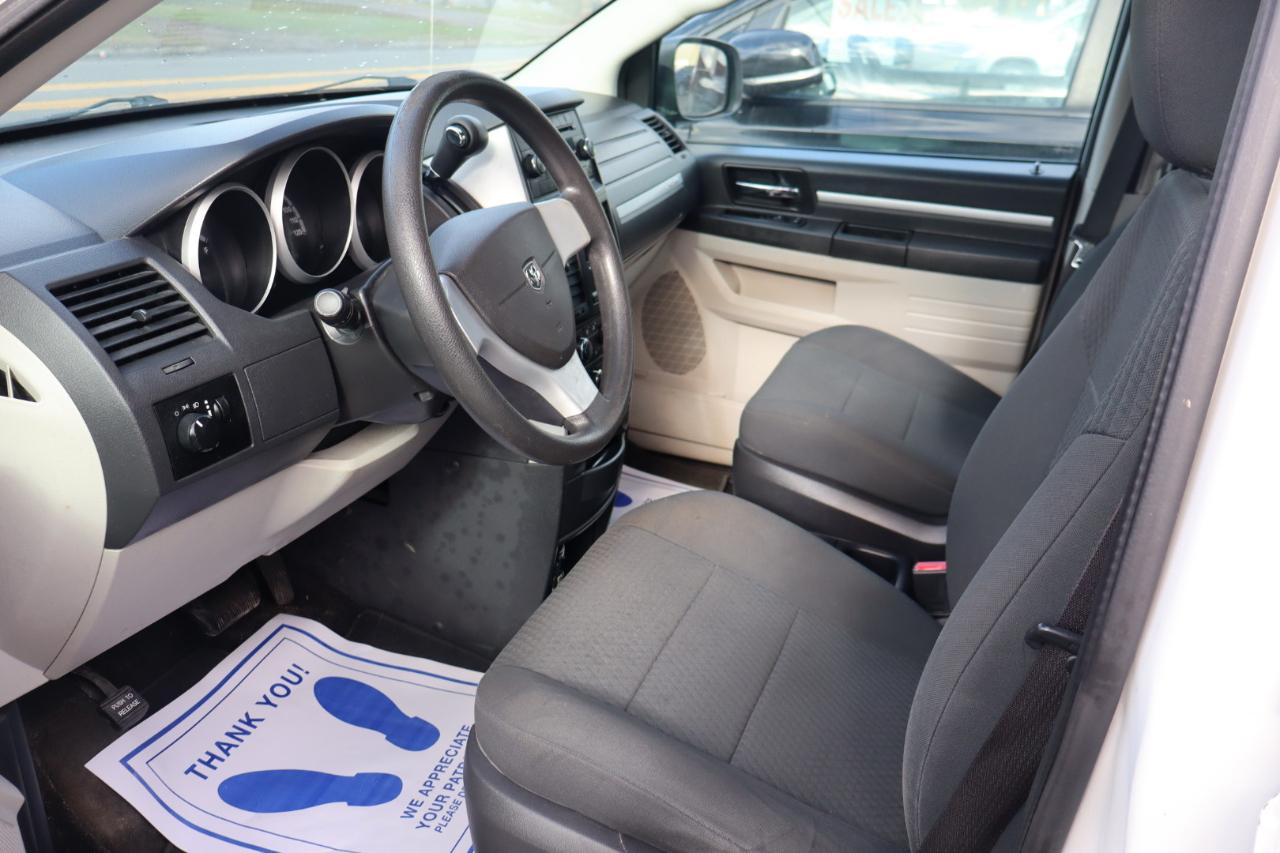 Dodge Grand Caravan SE 2010