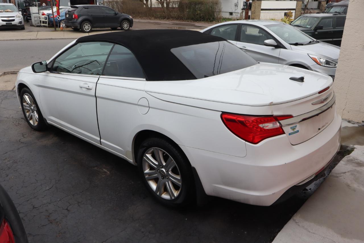 Chrysler 200 Touring Convertible 2012