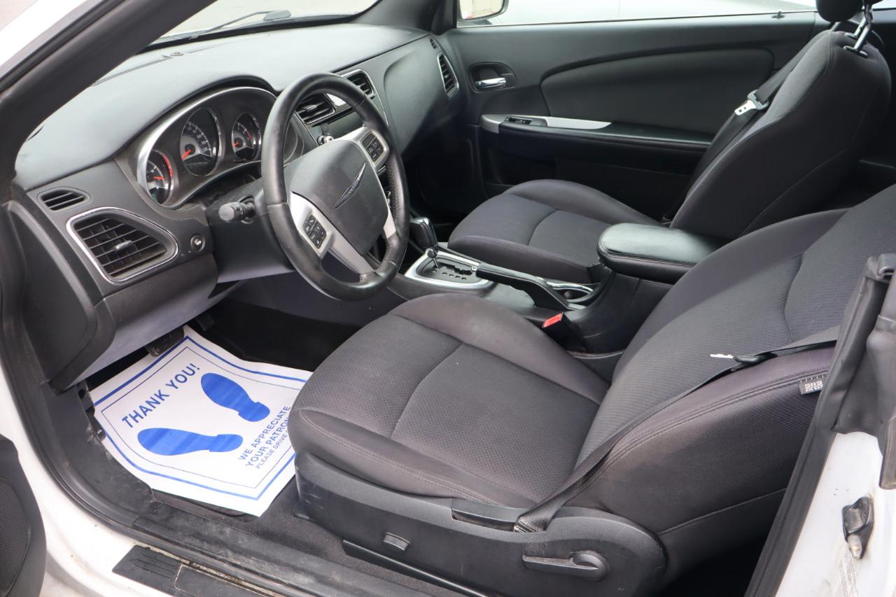 Chrysler 200 Touring Convertible 2012