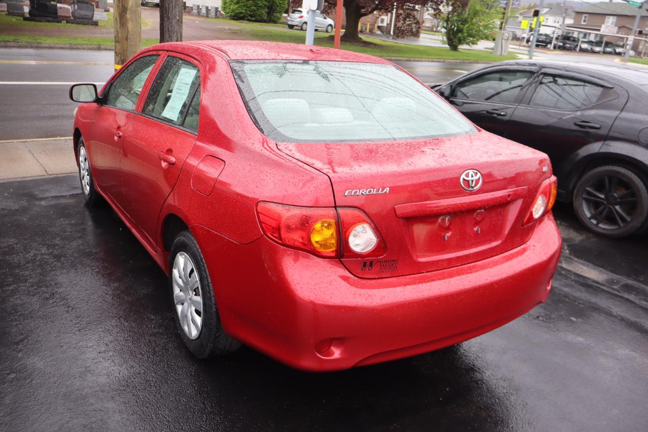 Toyota Corolla Base 5-Speed MT 2010