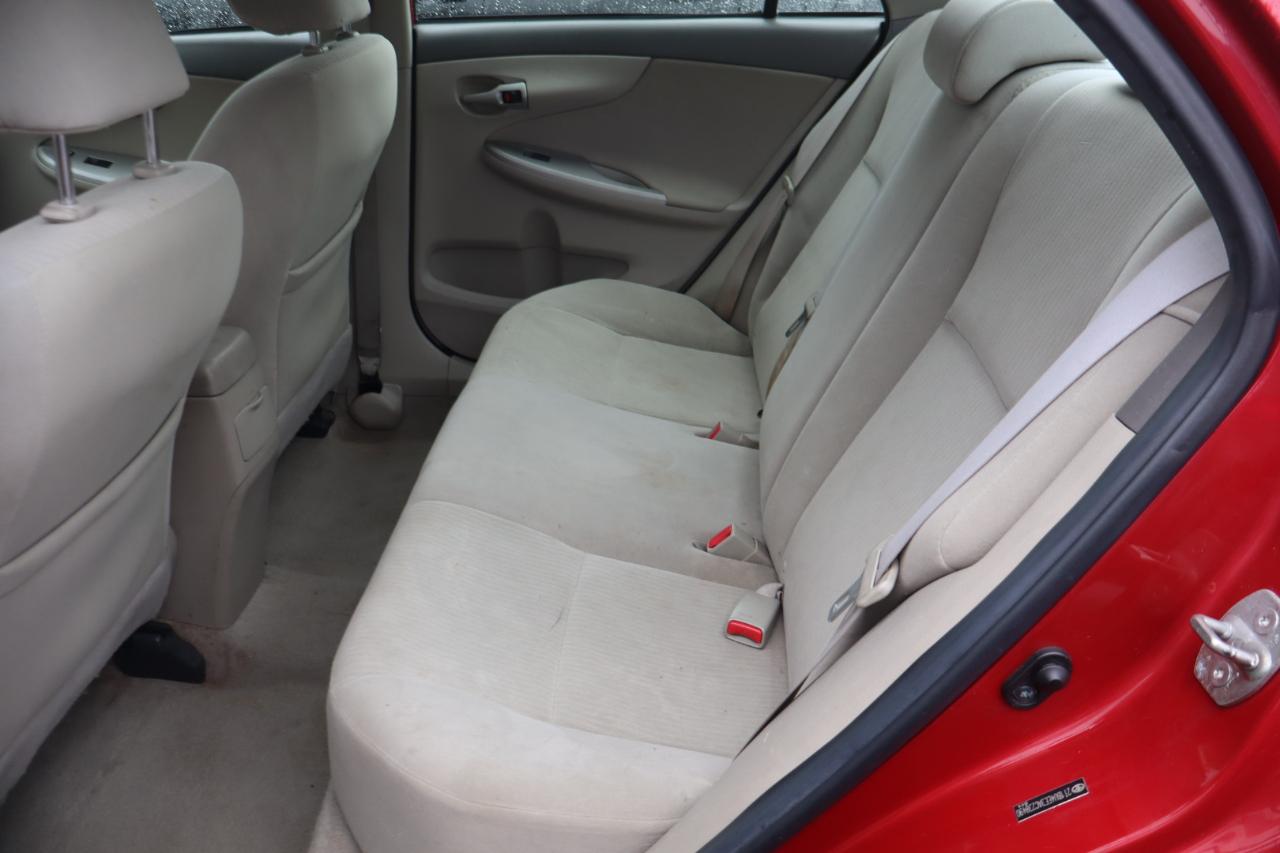 Toyota Corolla Base 5-Speed MT 2010