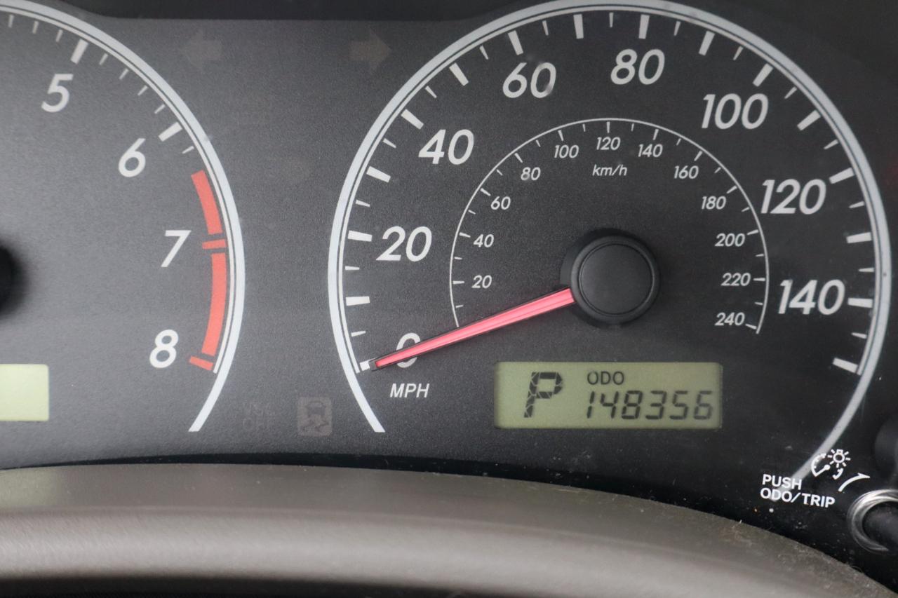 Toyota Corolla Base 5-Speed MT 2010