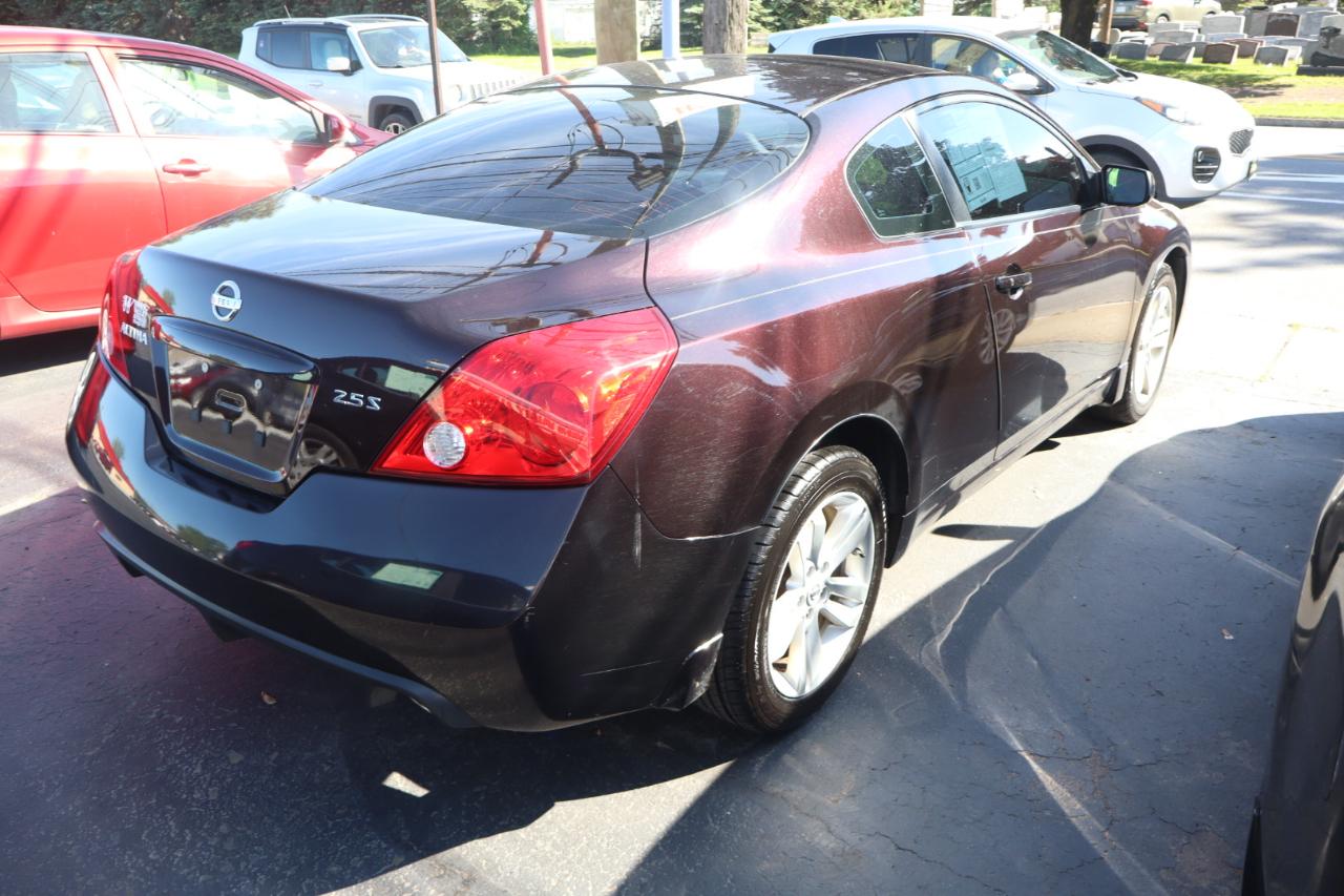Nissan Altima 2.5 S 6M/T Coupe 2012