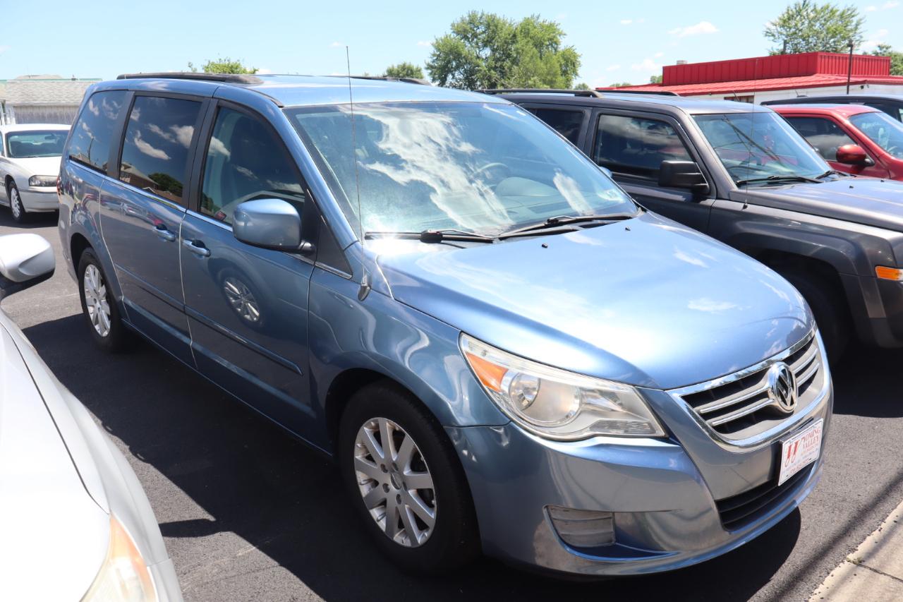 Volkswagen Routan SE 2011