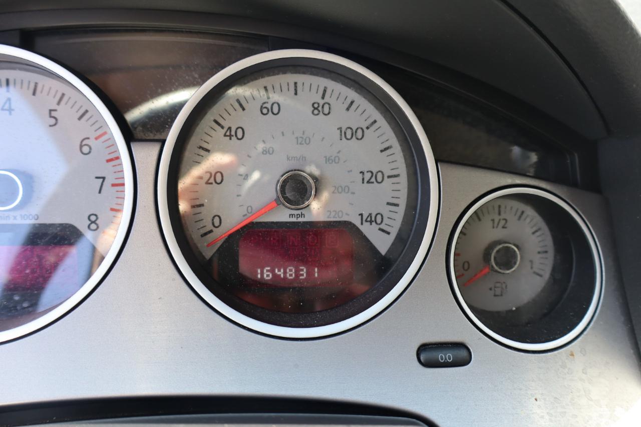 Volkswagen Routan SE 2011