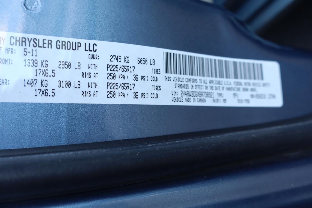 Volkswagen Routan SE 2011