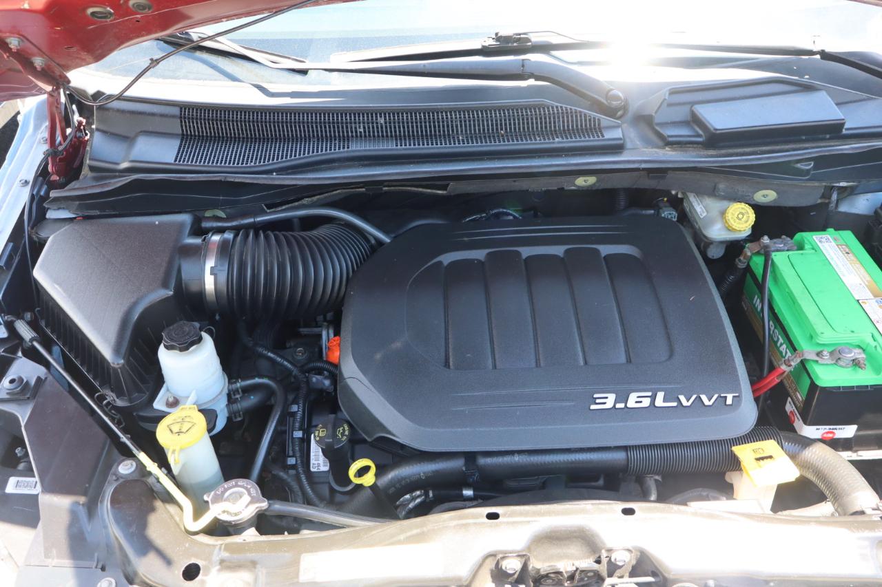 Volkswagen Routan SE 2011