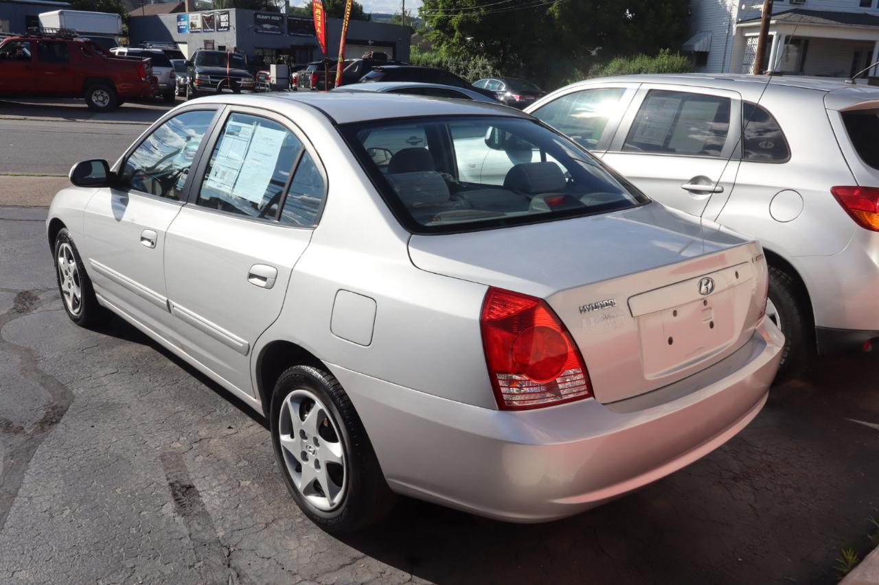 Hyundai Elantra GLS 4-Door 2005