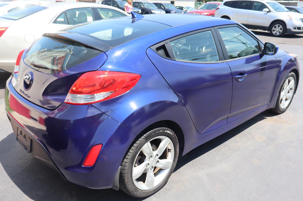 Hyundai Veloster Base 2013