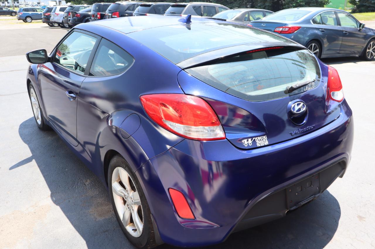 Hyundai Veloster Base 2013