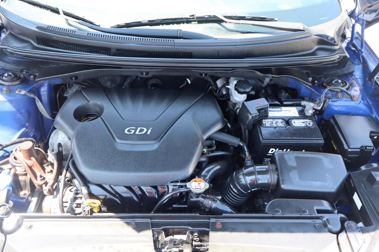 Hyundai Veloster Base 2013