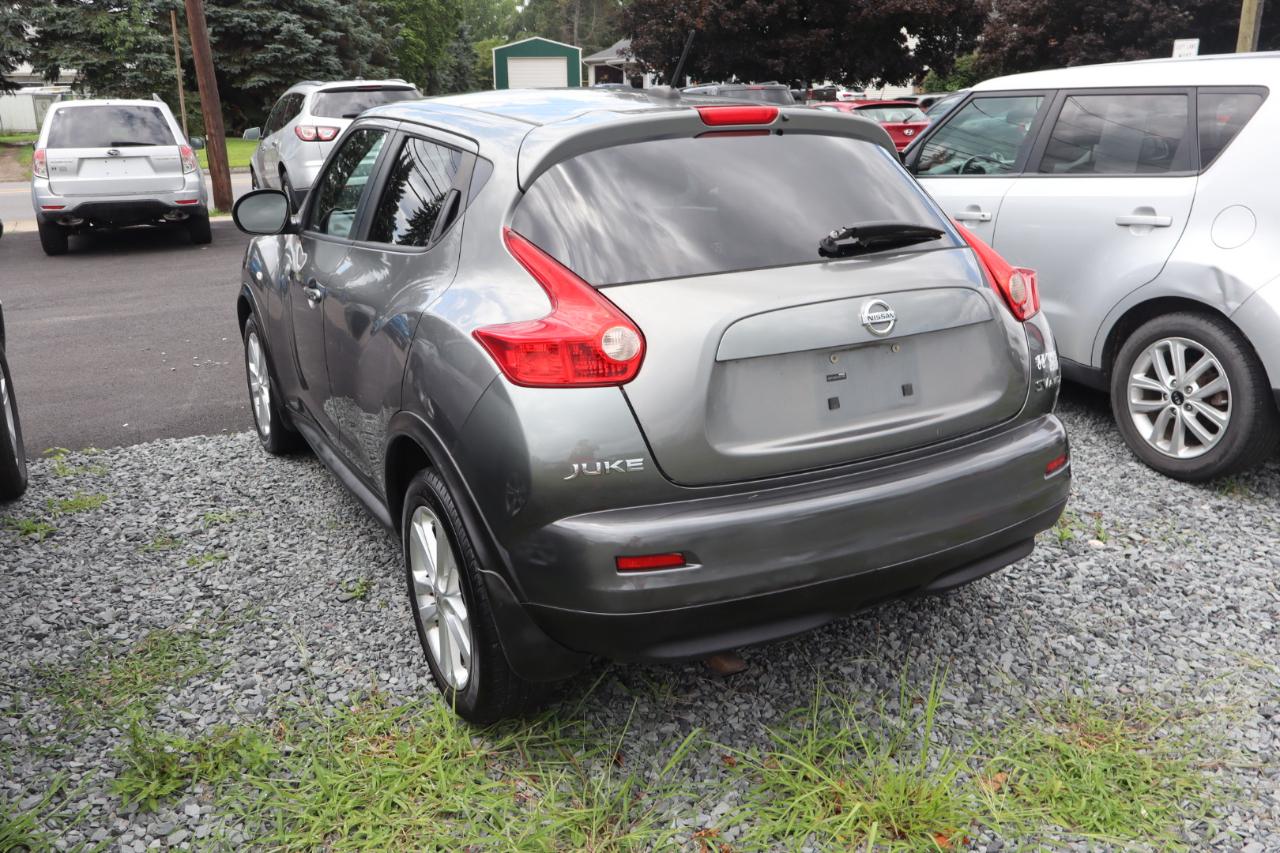 Nissan Juke SV AWD 2011