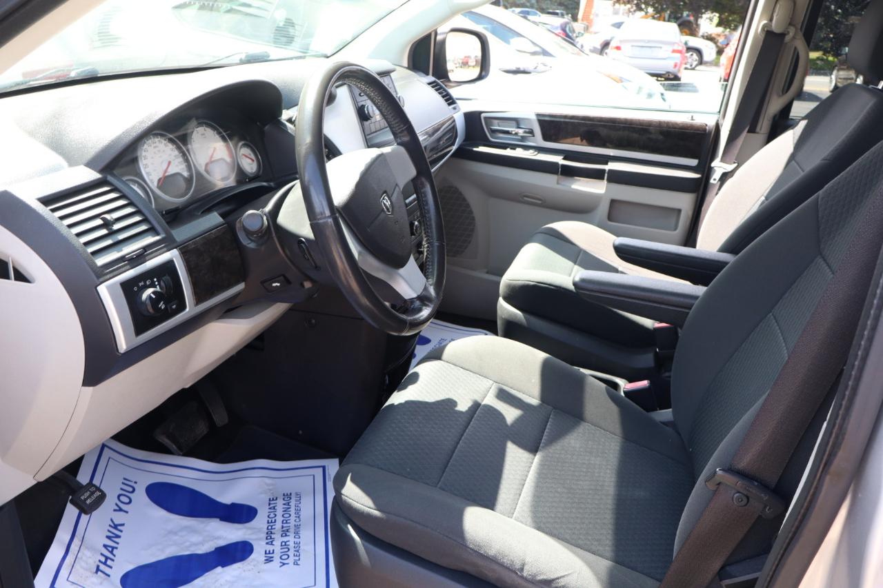 Dodge Grand Caravan SXT 2010