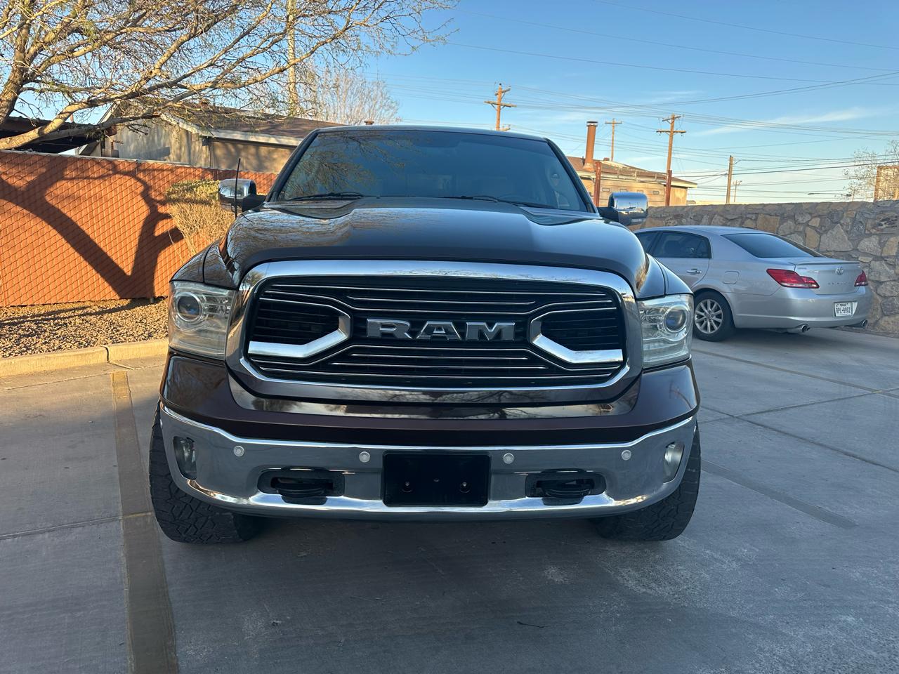 RAM 1500 4WD Crew Cab 140.5" Laramie Limited 2015