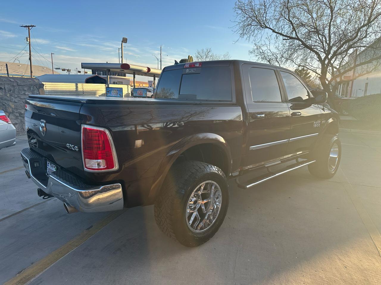 RAM 1500 4WD Crew Cab 140.5" Laramie Limited 2015