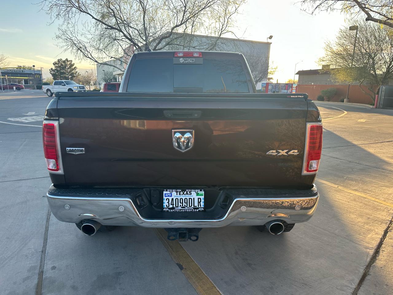 RAM 1500 4WD Crew Cab 140.5" Laramie Limited 2015