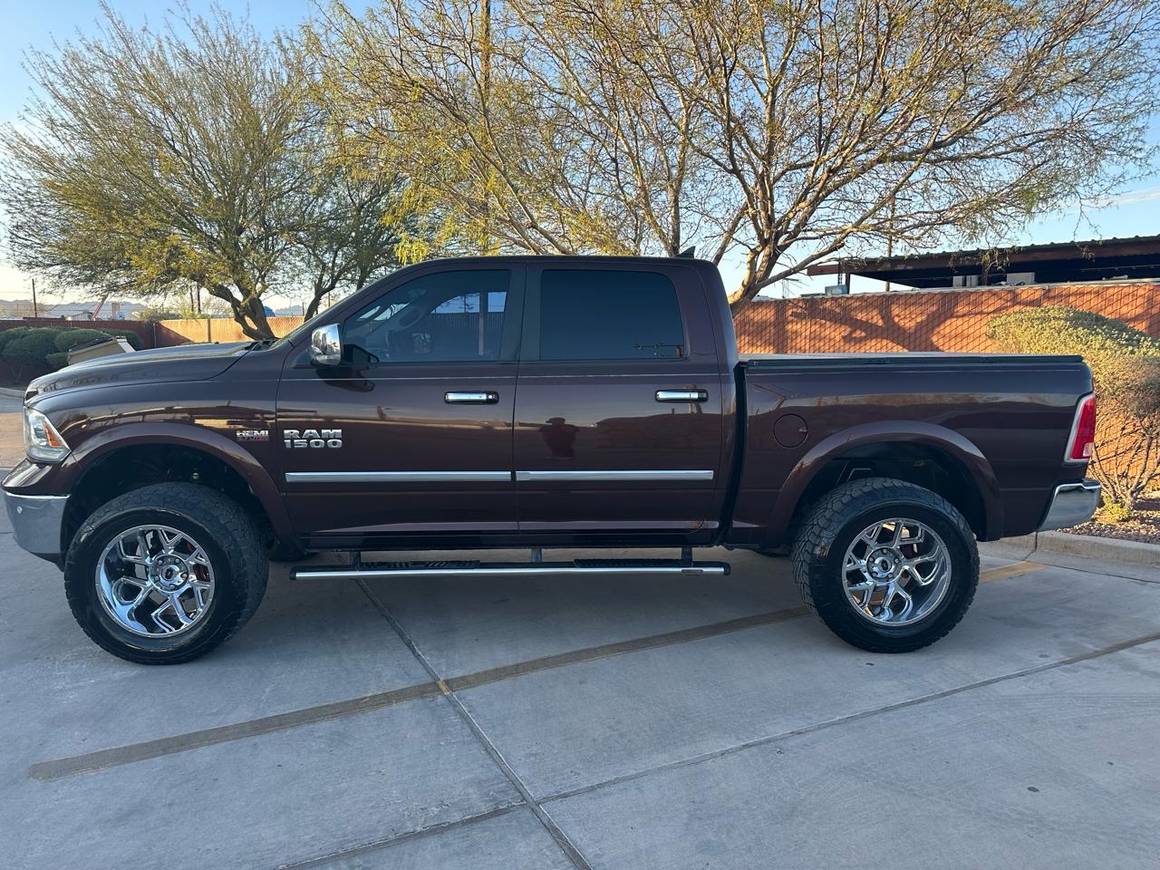 RAM 1500 4WD Crew Cab 140.5" Laramie Limited 2015