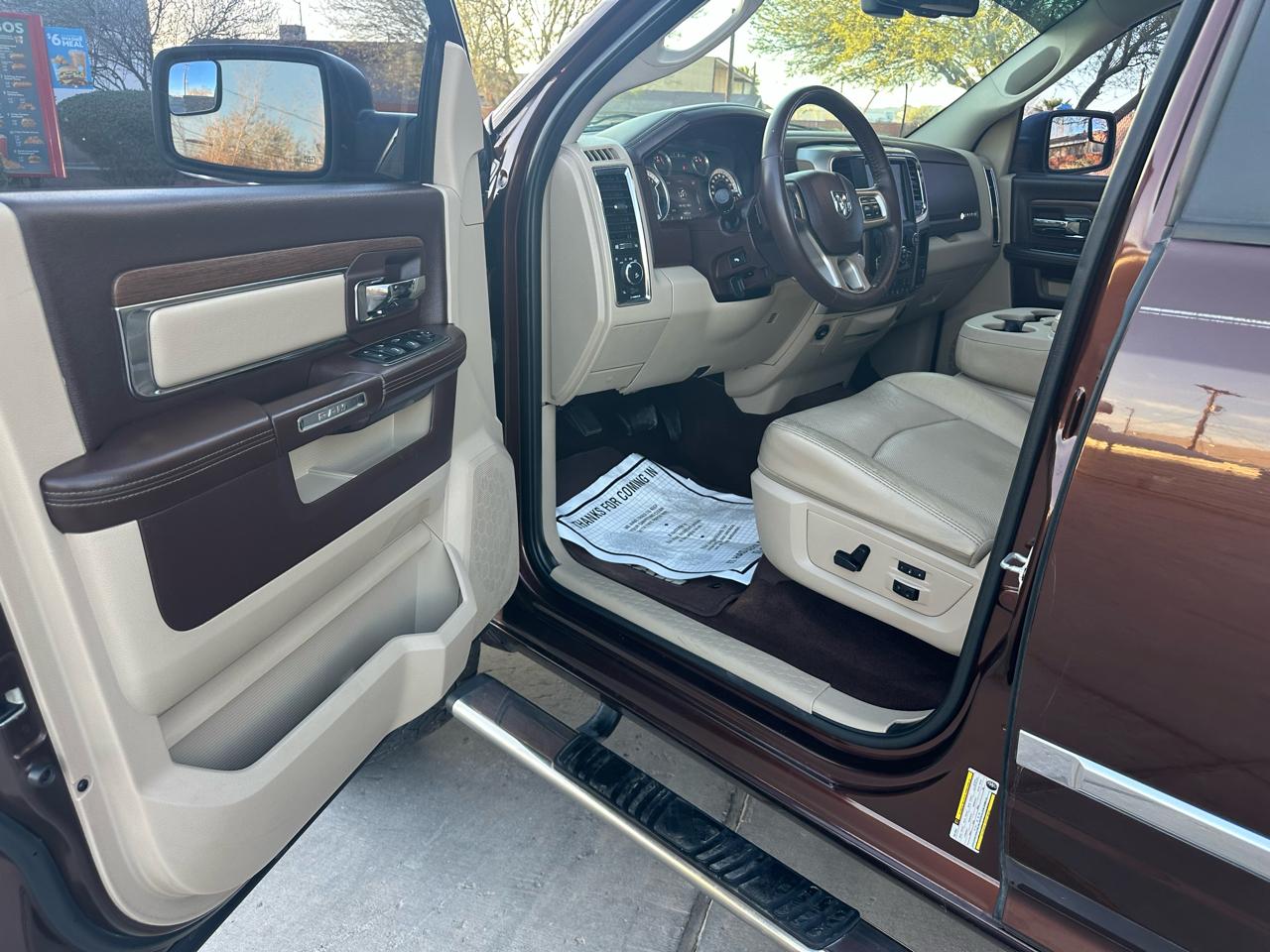 RAM 1500 4WD Crew Cab 140.5" Laramie Limited 2015