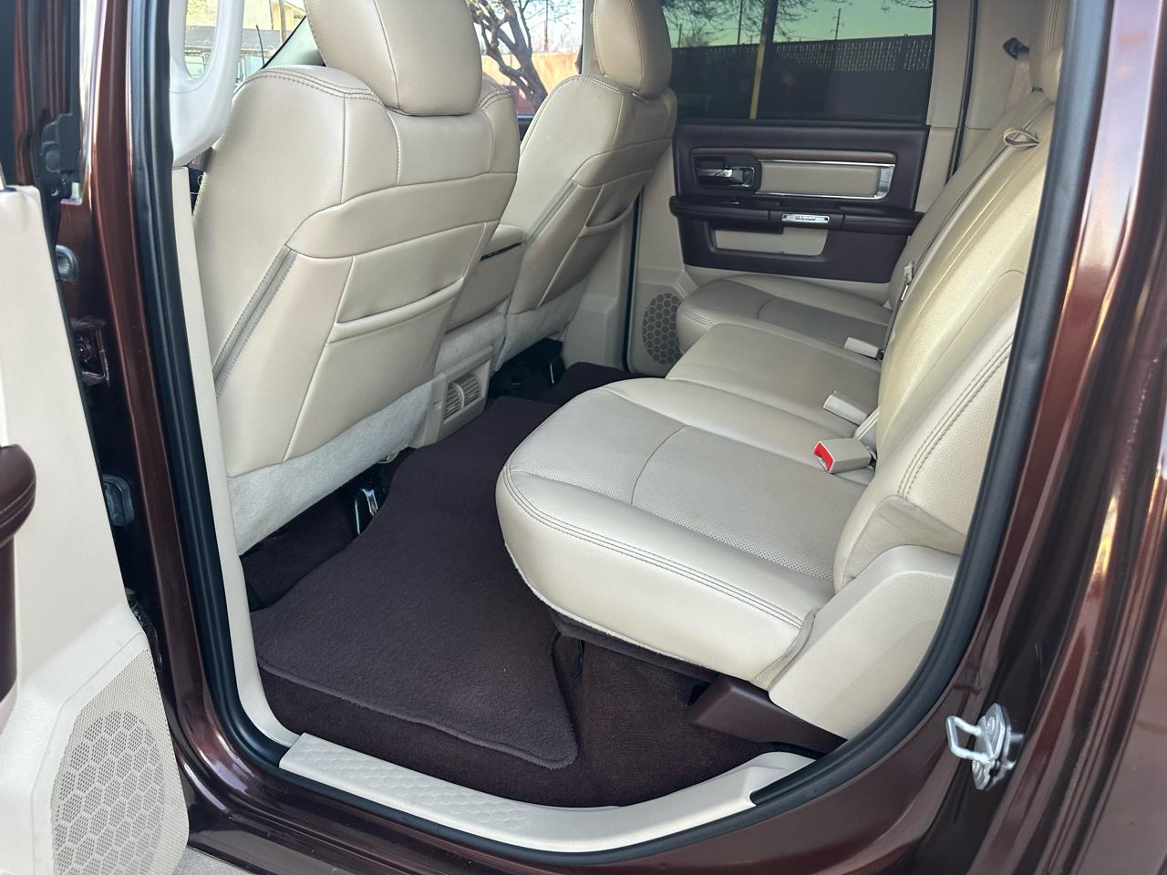 RAM 1500 4WD Crew Cab 140.5" Laramie Limited 2015