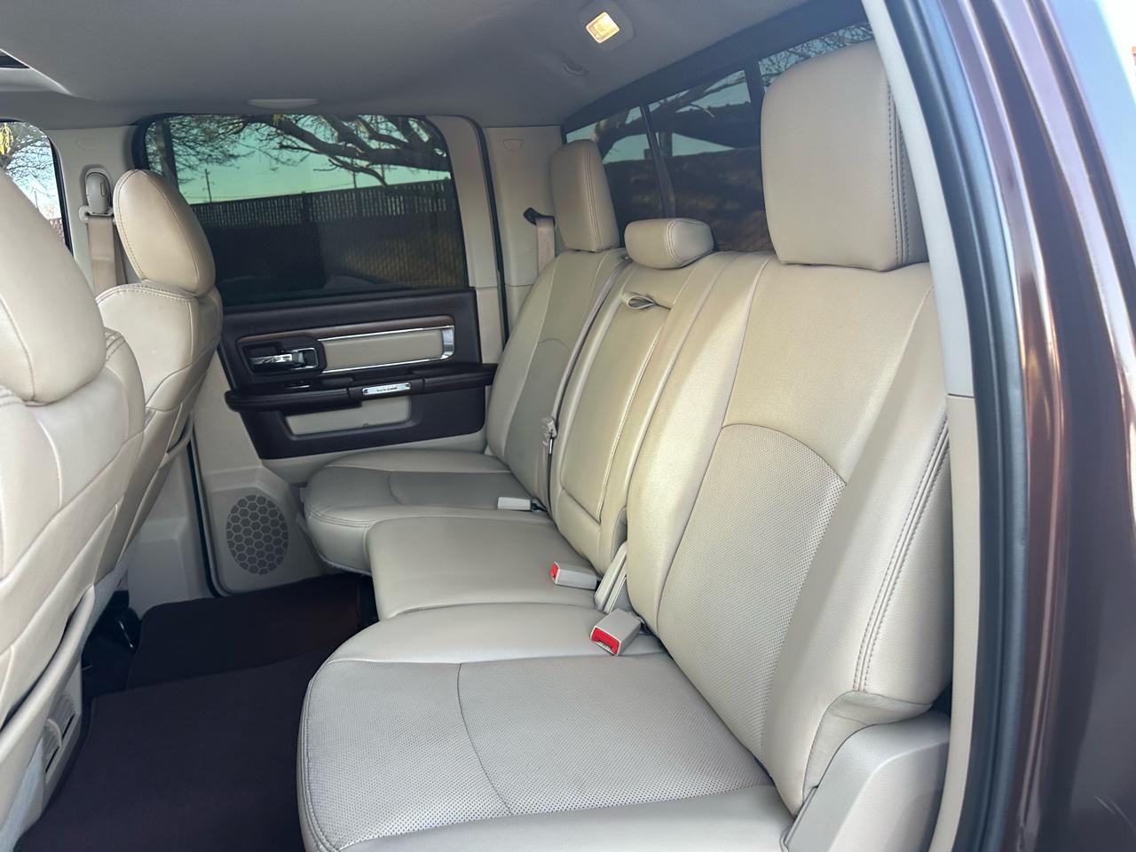 RAM 1500 4WD Crew Cab 140.5" Laramie Limited 2015