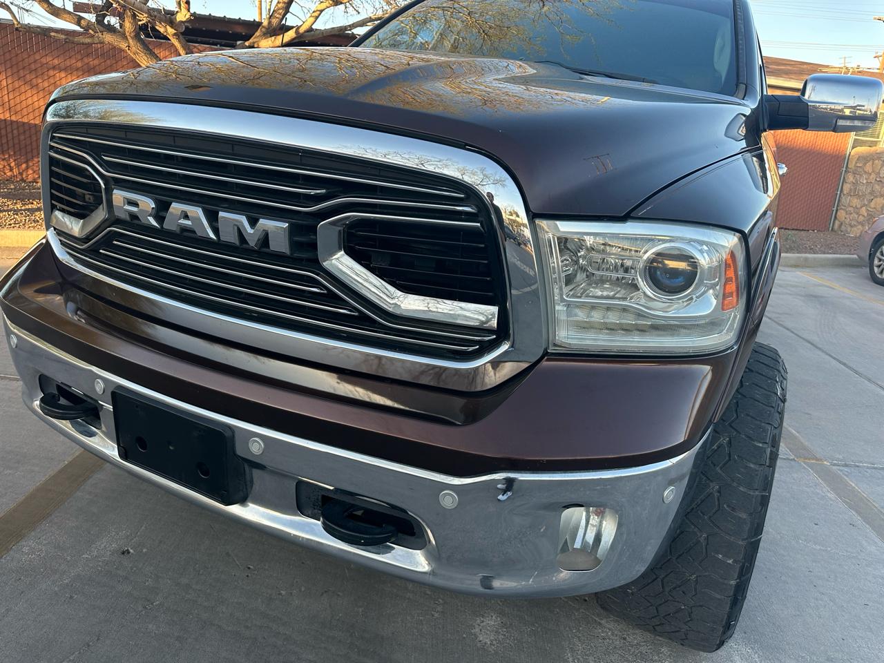 RAM 1500 4WD Crew Cab 140.5" Laramie Limited 2015