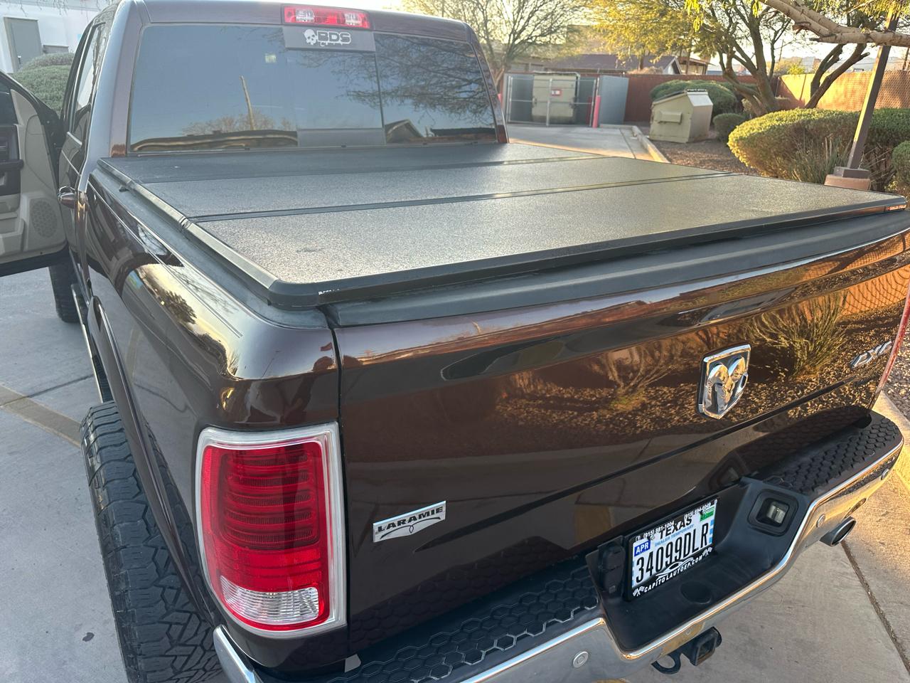 RAM 1500 4WD Crew Cab 140.5" Laramie Limited 2015