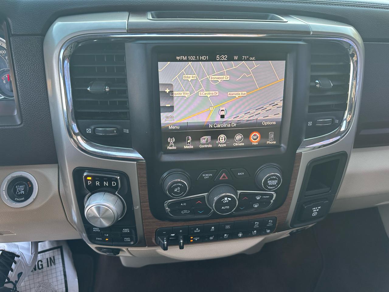 RAM 1500 4WD Crew Cab 140.5" Laramie Limited 2015