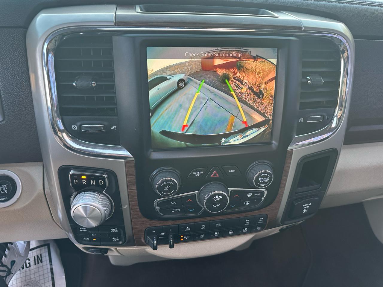 RAM 1500 4WD Crew Cab 140.5" Laramie Limited 2015