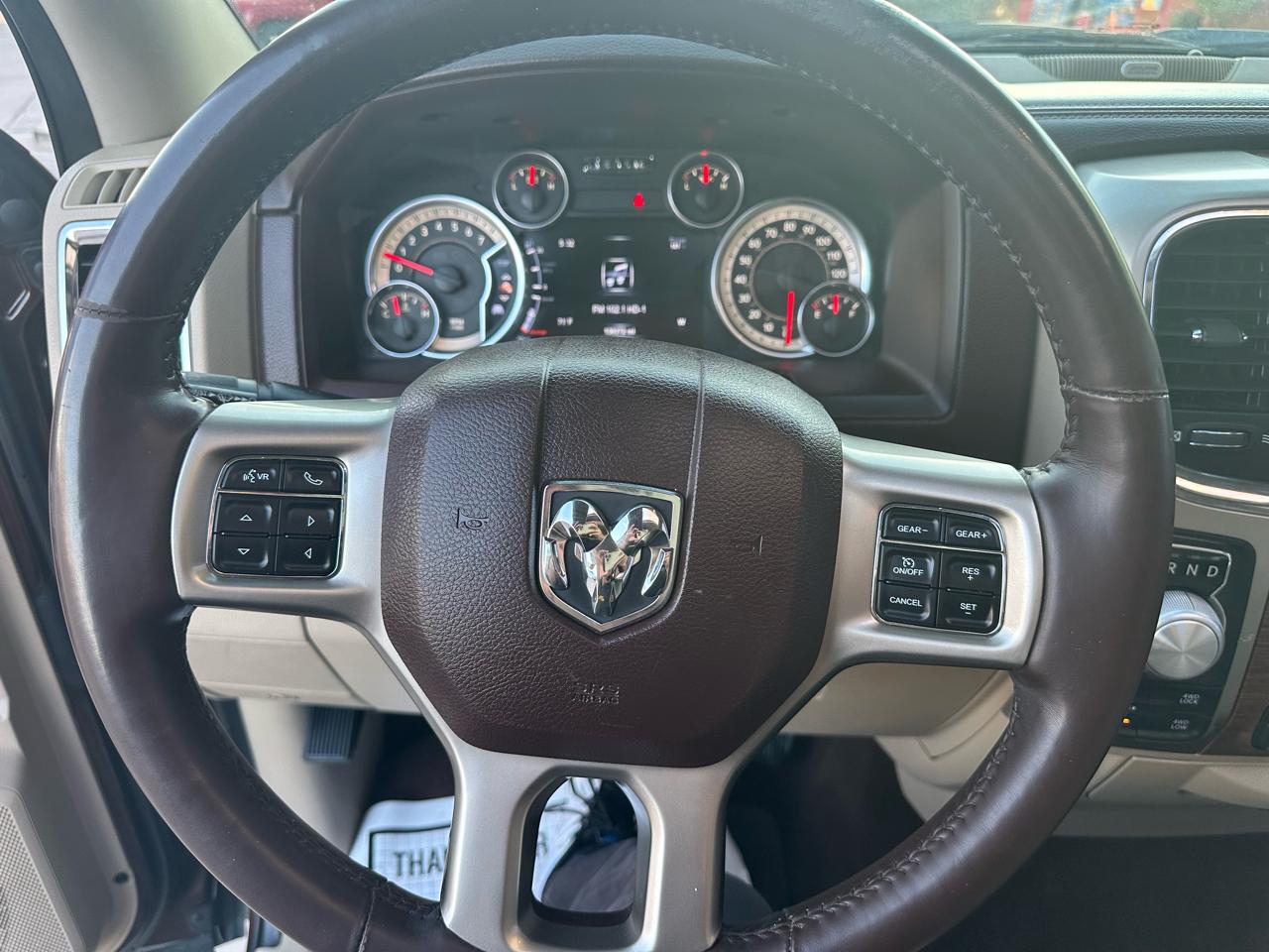 RAM 1500 4WD Crew Cab 140.5" Laramie Limited 2015