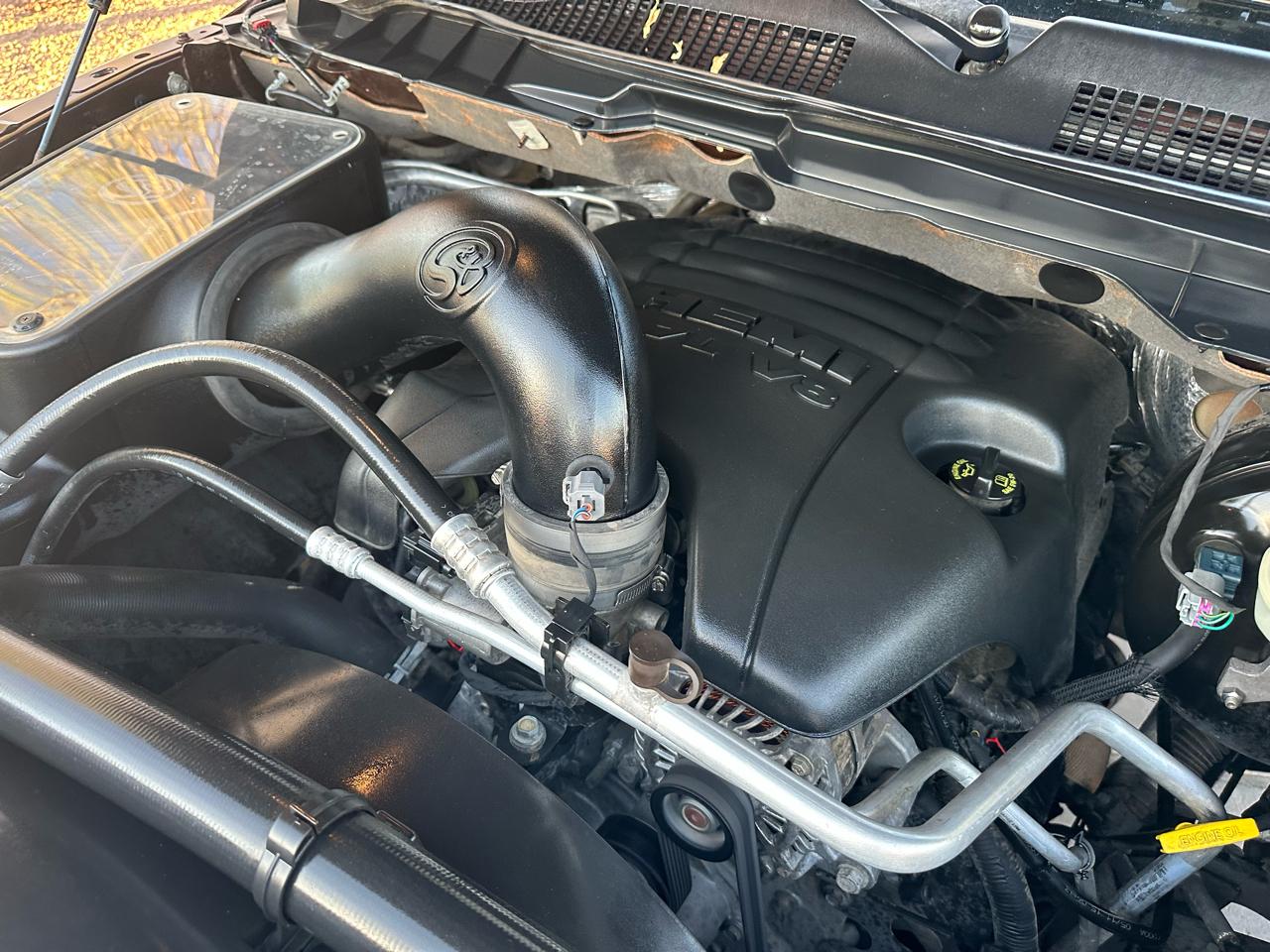 RAM 1500 4WD Crew Cab 140.5" Laramie Limited 2015