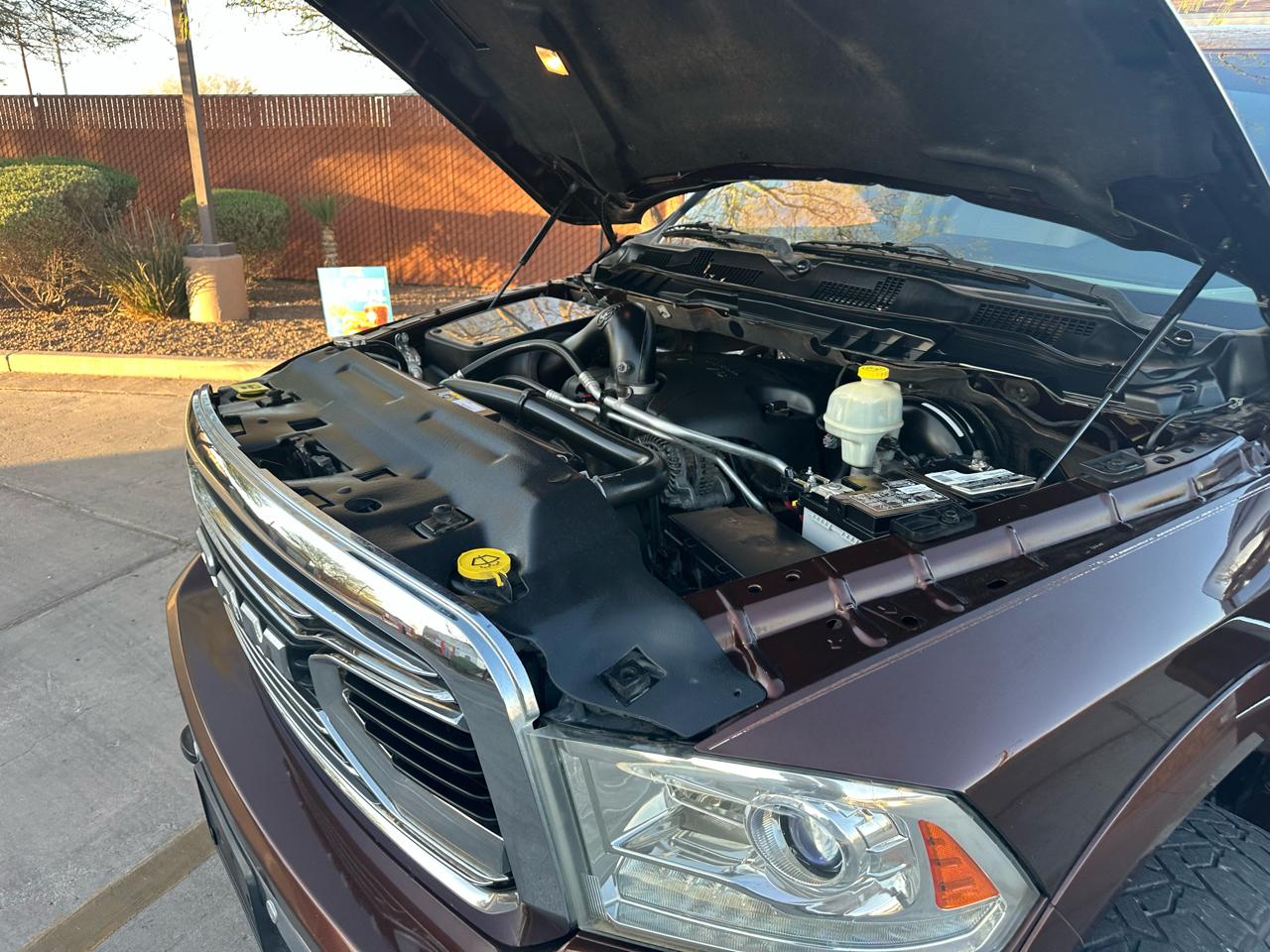 RAM 1500 4WD Crew Cab 140.5" Laramie Limited 2015